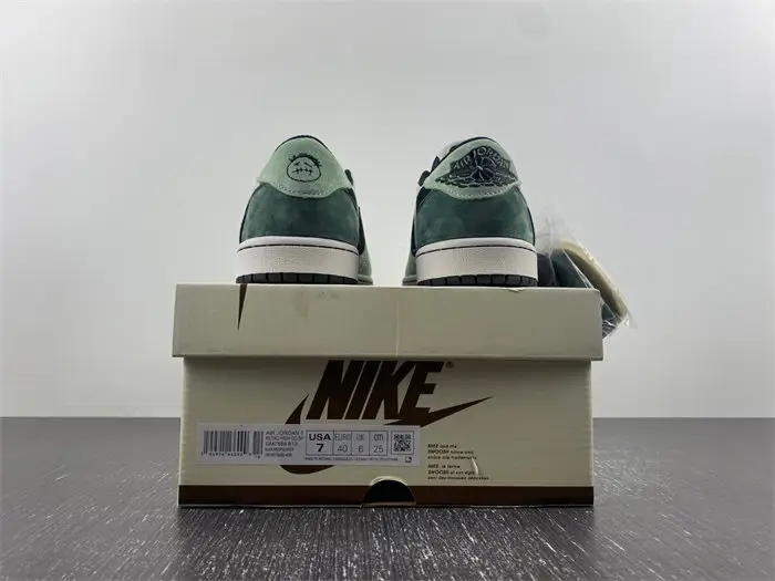 Travis Scott x Air Jordan 1 Low 