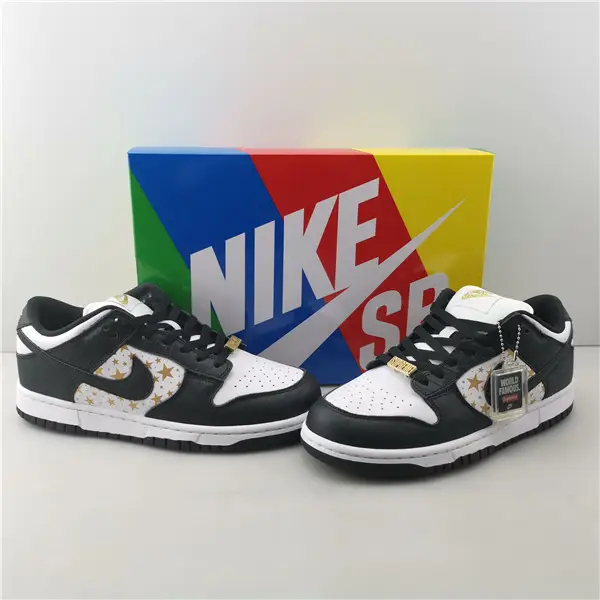 Supreme x Nike SB Dunk Low 