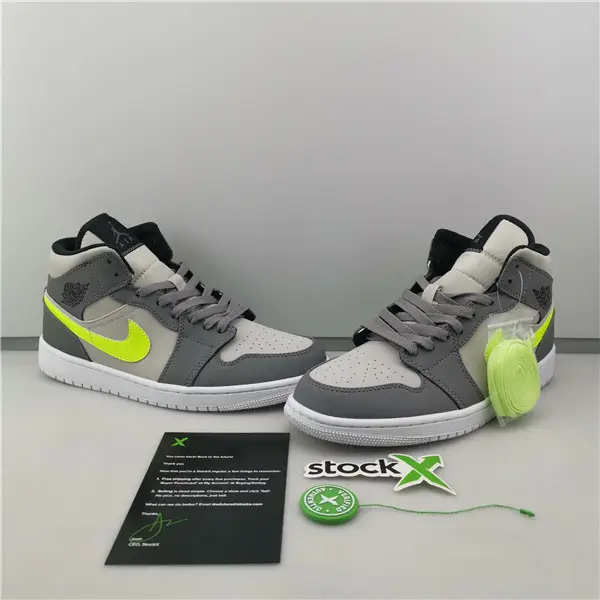 AIR JORDAN 1 MID GUNSMOKE VOLT 