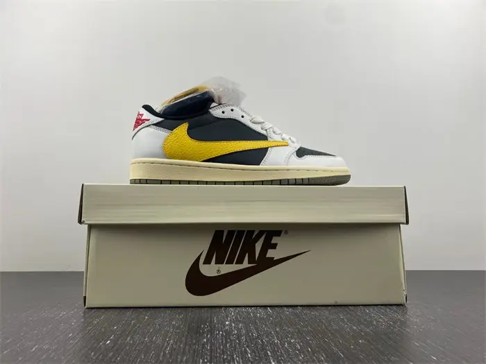 Travis Scott x Air Jordan 1 Low 