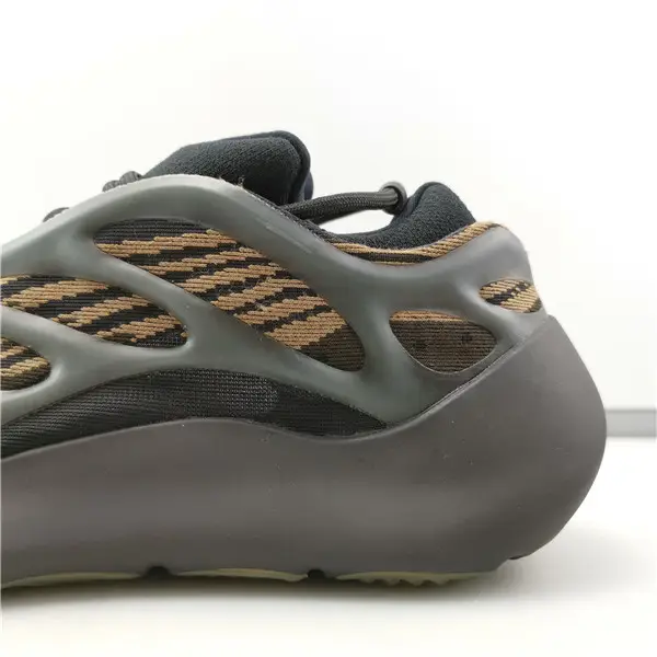 Adidas Yeezy 700 V3 