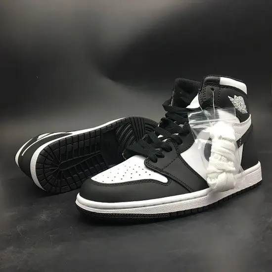 AIR JORDAN 1 RETRO HIGH OG 'BLACK WHITE' 