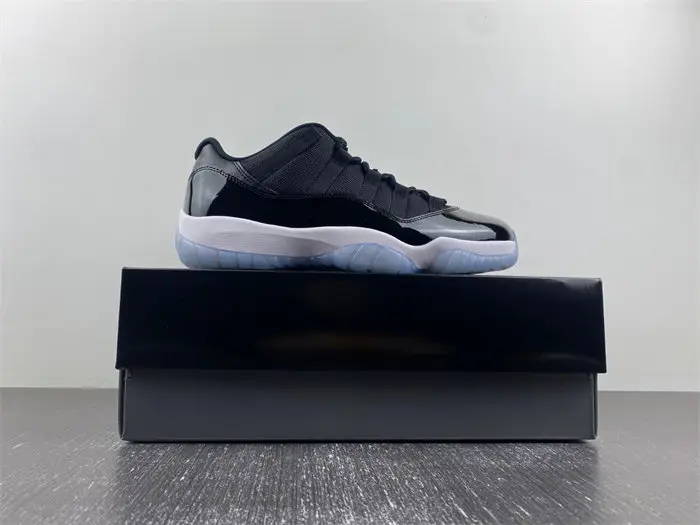 Air Jordan 11 Space Jam 