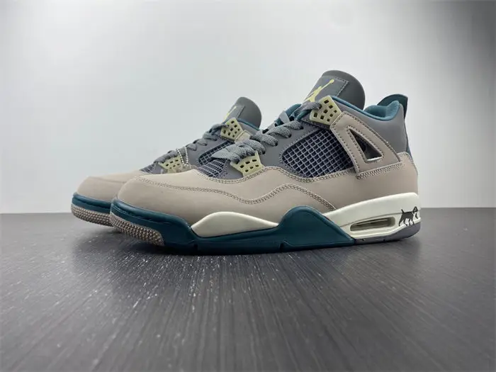 Jordan 4 Retro SE Craft Photon Dust 