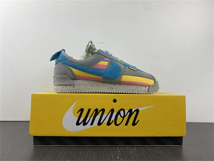 Nike Cortez Union Light Smoke 