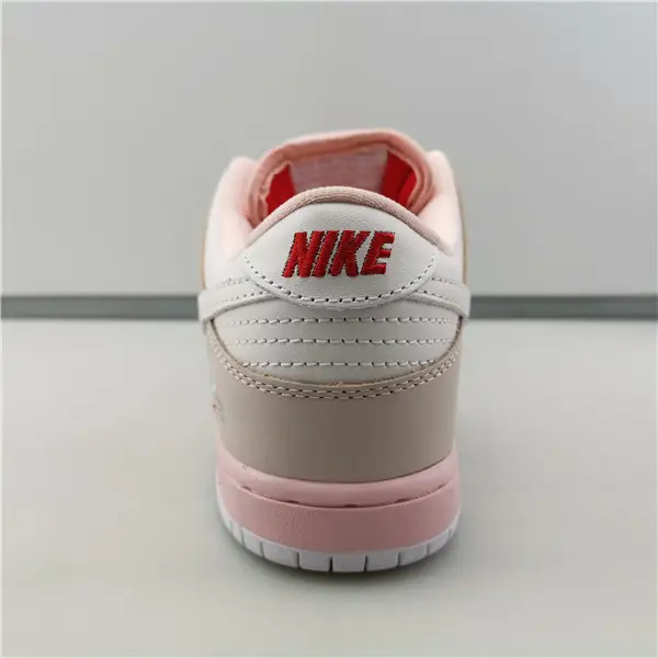 Nike Dunk SB Pink 