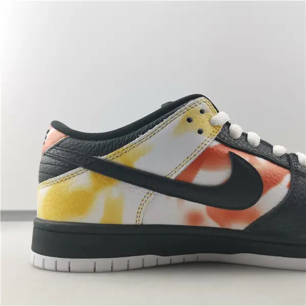 NIKE SB DUNK LOW 