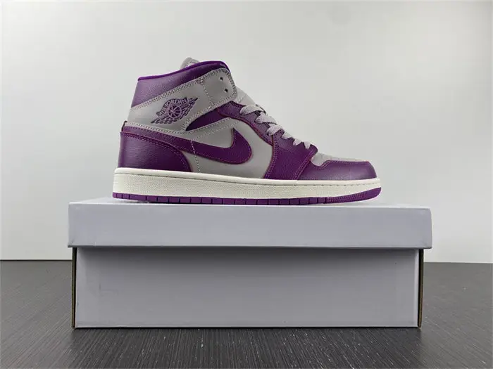 Jordan 1 Mid Magenta 