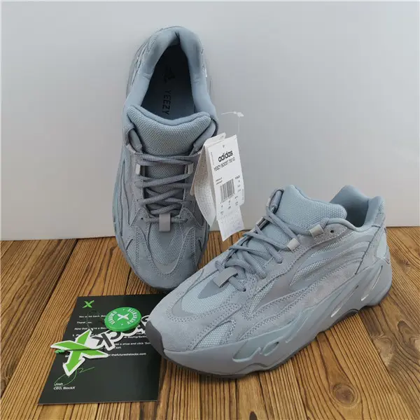 BLUE YEEZY BOOST 700 