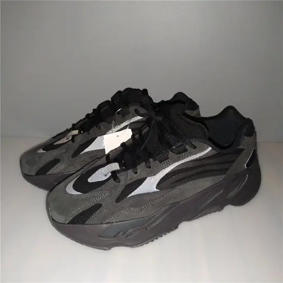 adidas Yeezy Boost 700 V2 