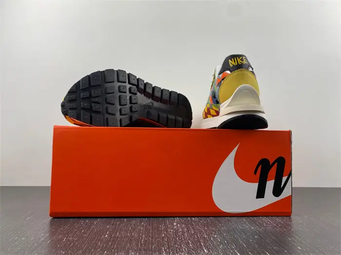 sacai x Nike Waffle Woven Green Gusto 