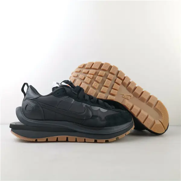 Nike Vaporwaffle Sacai Black Gum 