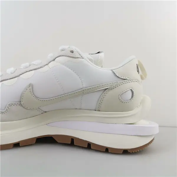 Nike Vaporwaffle Sacai Sail Gum 