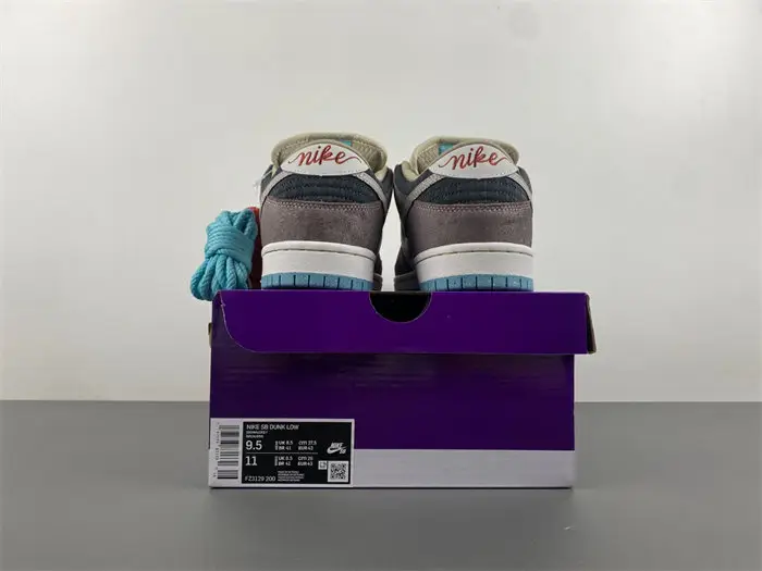 Nike SB Dunk Low 