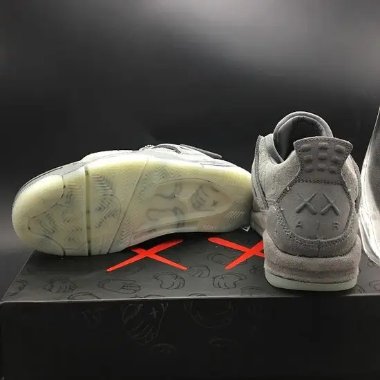 AIR JORDAN 4 RETRO 