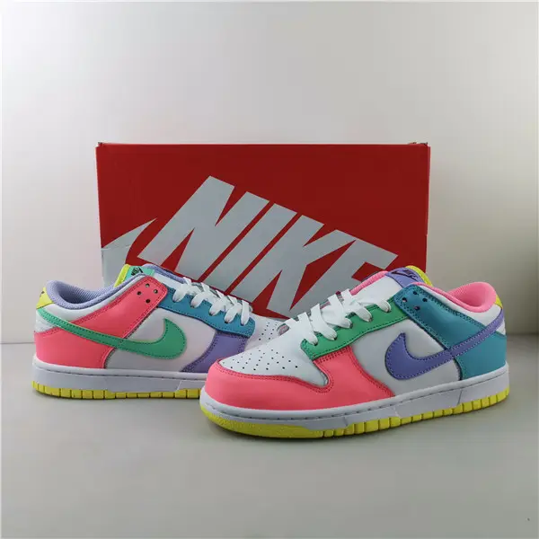 NIKE DUNK LOW SE 