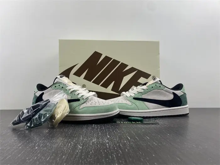 Travis Scott x Air Jordan 1 Low 