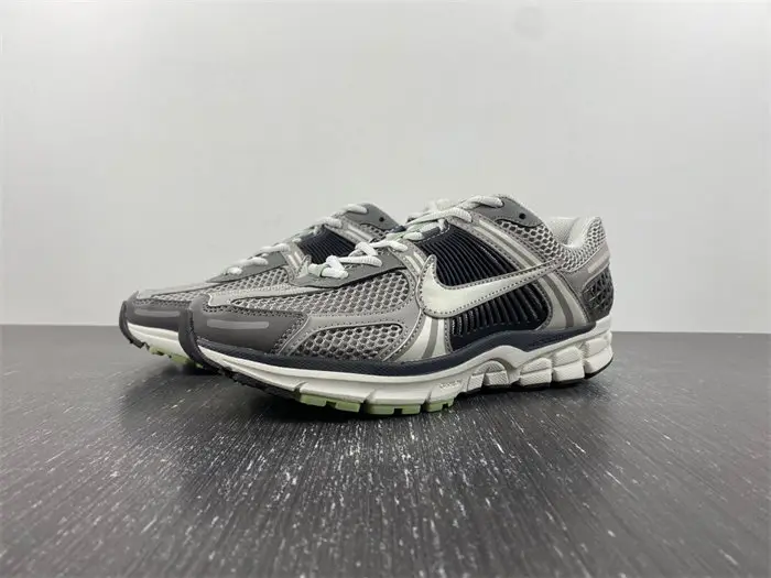 Nike Zoom Vomero 5 Cobblestone Flat Pewter 