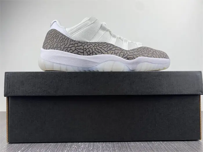 Air Jordan 11 Low WMNS 