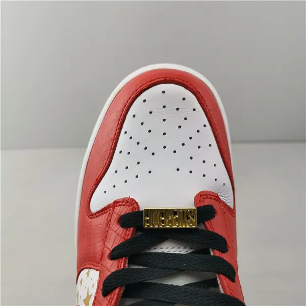 Nike Dunk High Pro SB Supreme Red Stars 