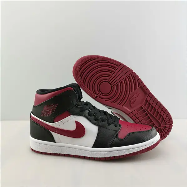 AIR JORDAN 1 MID RESEMBLES THE 