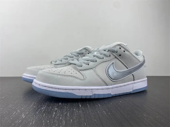Nike SB Dunk Low White Lobster 