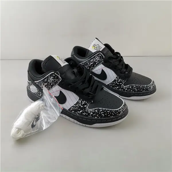 Nike Dunk Low GS Nikebook 