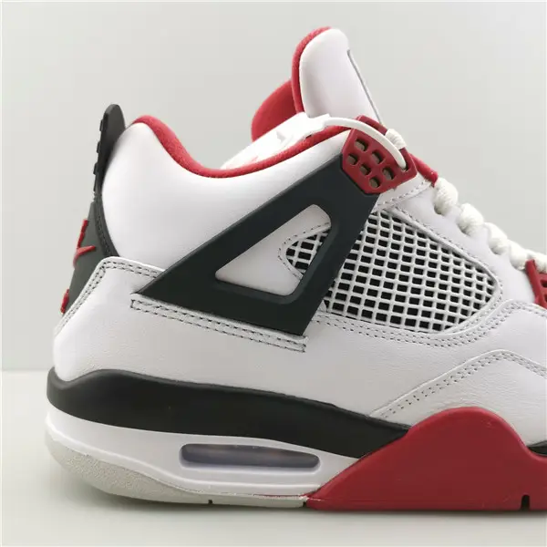 AIR JORDAN 4 