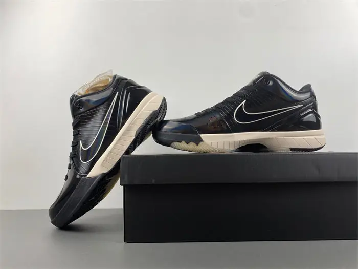 UNDEFEATED x Nike Kobe 4 Protro 