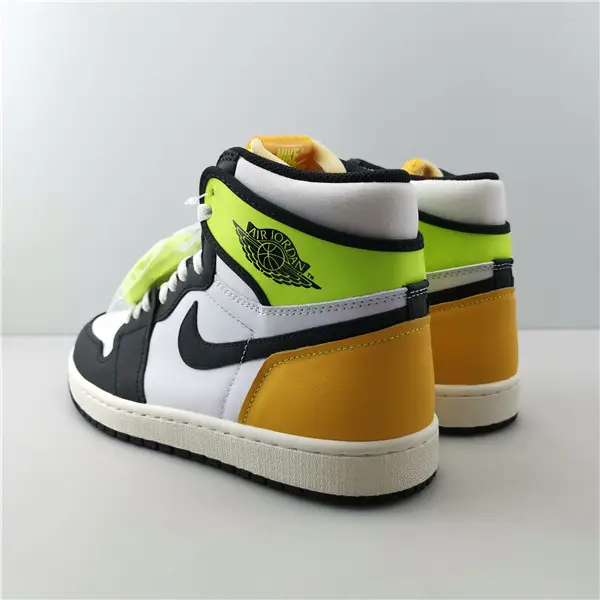 AIR JORDAN 1 RETRO HIGH OG 'VOLT GOLD' 