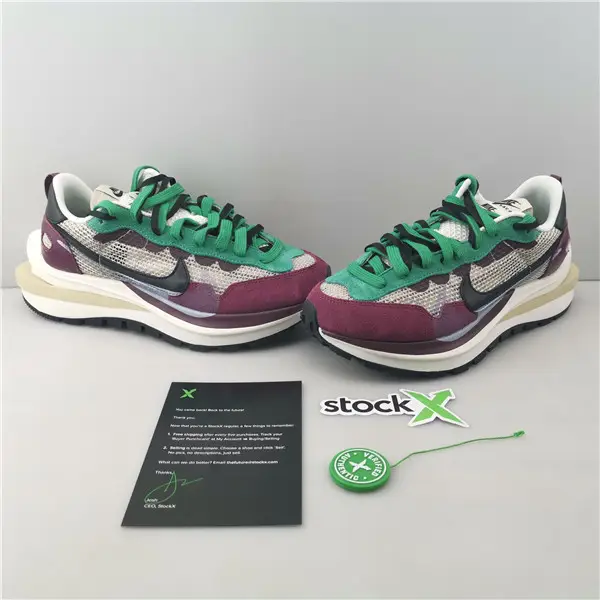 Nike Vaporwaffle sacai Villain Red Neptune Green  CAF594