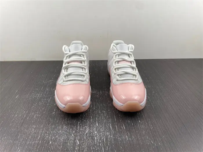 Air Jordan 11 Low WMNS 