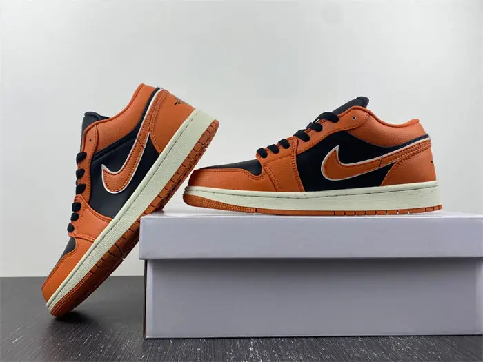 Air Jordan 1 Low 