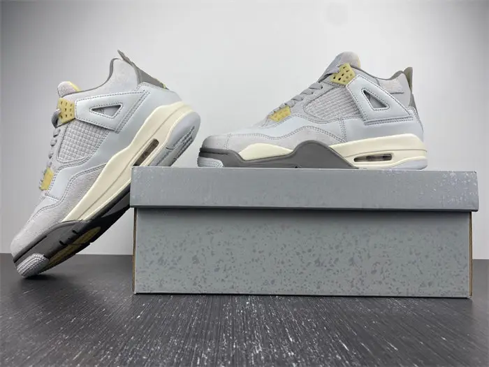 Jordan 4 Retro SE Craft Photon Dust 