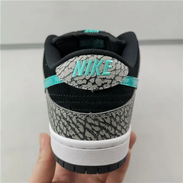 NIKE SB DUNK LOW 