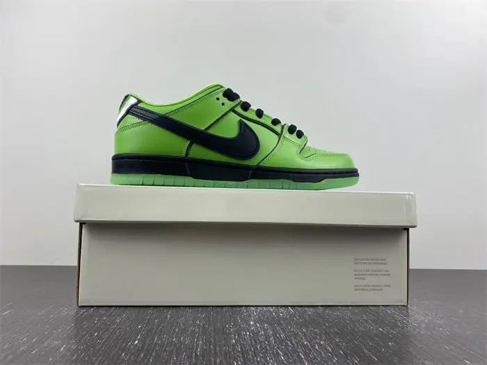 The Powerpuff Girls x Nike SB Dunk Low 