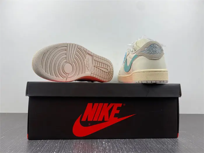 Travis Scott x Air Jordan 1 Low 