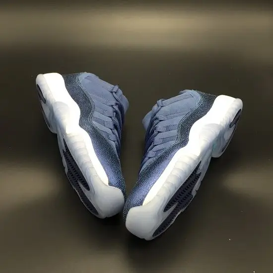Air Jordan 11 Low GS 'Blue Moon' 