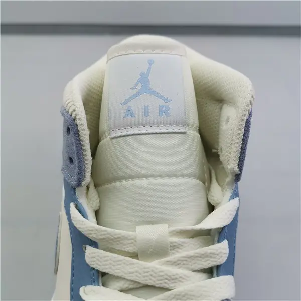 AIR JORDAN 1 MID 