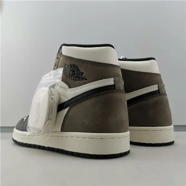 AIR JORDAN 1 RETRO HIGH OG 'DARK MOCHA' 