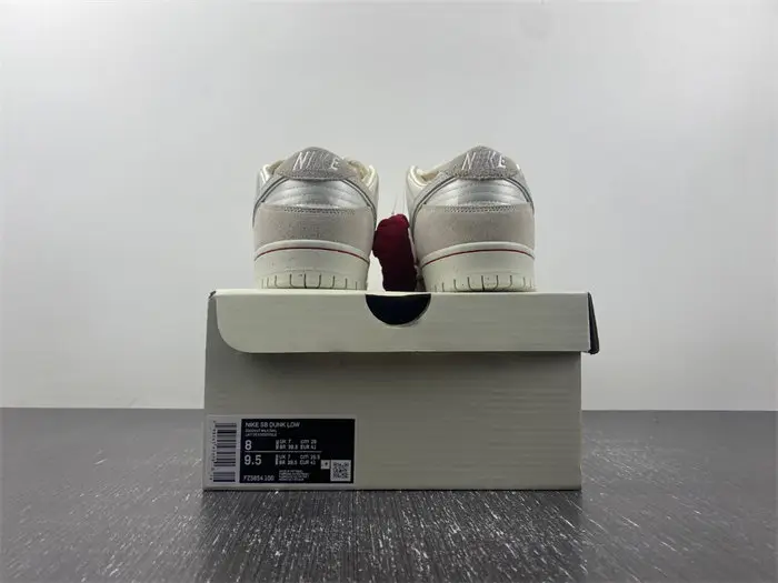 Nike SB Dunk Low City of Love 