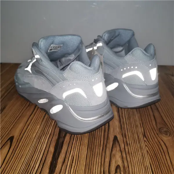 BLUE YEEZY BOOST 700 