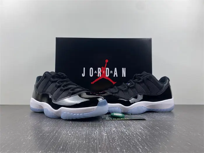 Air Jordan 11 Space Jam 