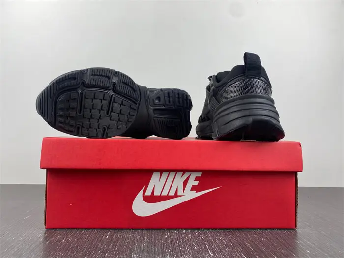 NIKEV2K Runtekk 3XL 
