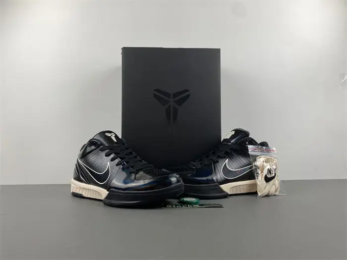 UNDEFEATED x Nike Kobe 4 Protro 