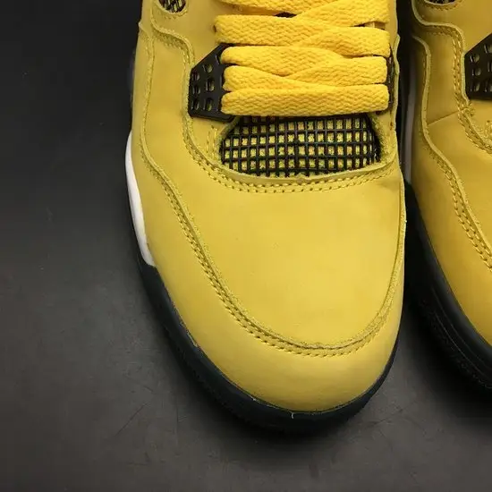 Air Jordan 4 Retro 