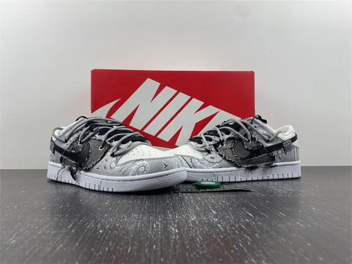 Nike Dunk Low 