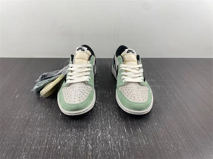 Travis Scott x Air Jordan 1 Low 