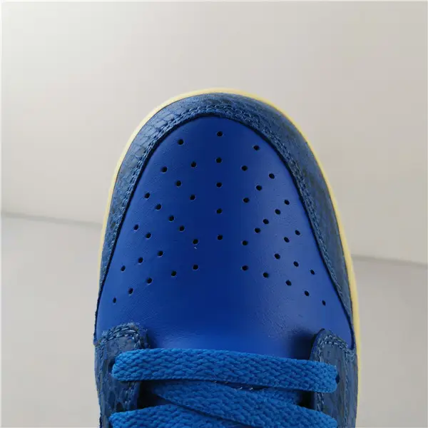 Nike Dunk Low Undefeated 5 On It Dunk vs. AF1 