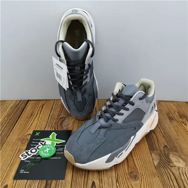 YEEZY BOOST 700 'MAGNET'  EDB2727